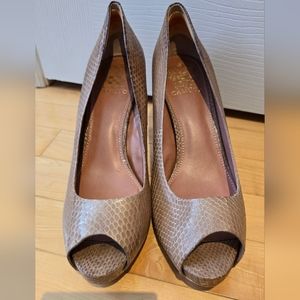 Vince Camuto leather US 9.5 open toes heels